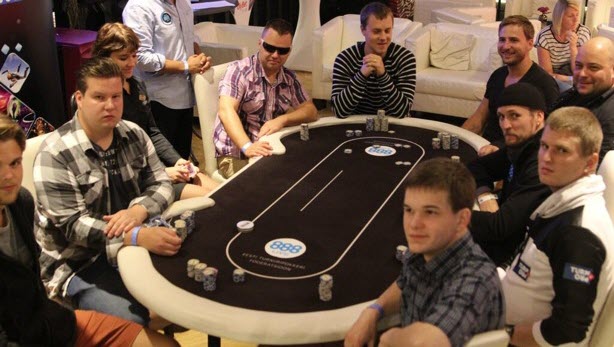 Как се организира домашна покер игра?